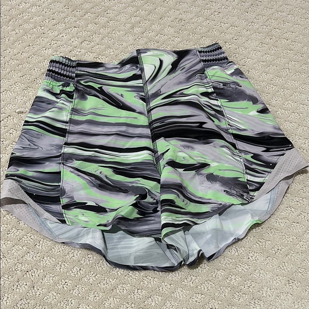 Hotty Hot High-Rise Short 4"
Special Edition